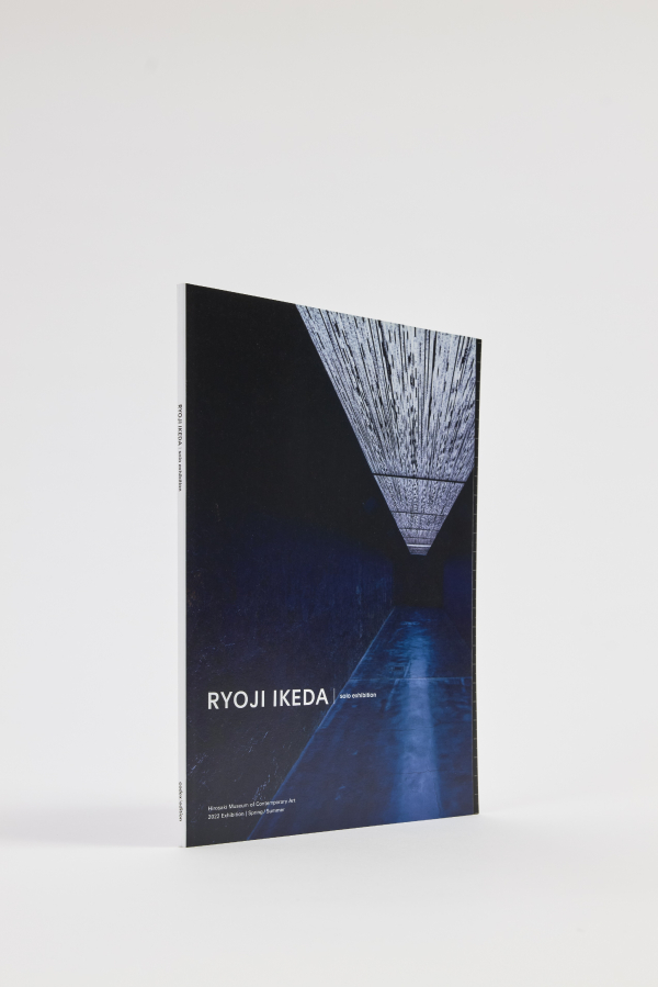 Ryoji Ikeda | solo exhibition  Hirosaki MOCA Booklet 図録デザイン w/ Ryoji Ikeda 2022 Design Team: Takeshi Asano, Keigo Shiotani © Ryoji Ikeda Photo: Takeshi Asano