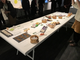 出品者が出身地の地元の食をテーマにセレクトしたフーズ
