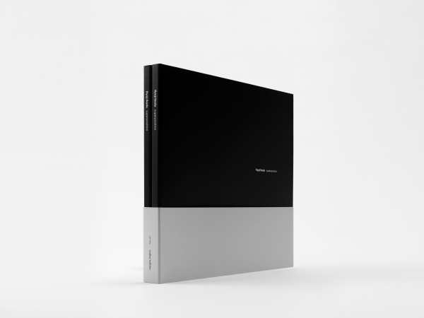 Ryoji Ikeda | superposition w/ Ryoji Ikeda CD+ブックレット デザイン 2021 Design Team: Takeshi Asano, Keigo Shiotani © Ryoji Ikeda Photo: Takeshi Asano